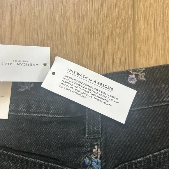 American Eagle Outfitters Black Floral Jean Shorts - Picture 4 of 5